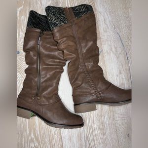 Muk Luks Bianca Boots in Brown size 10